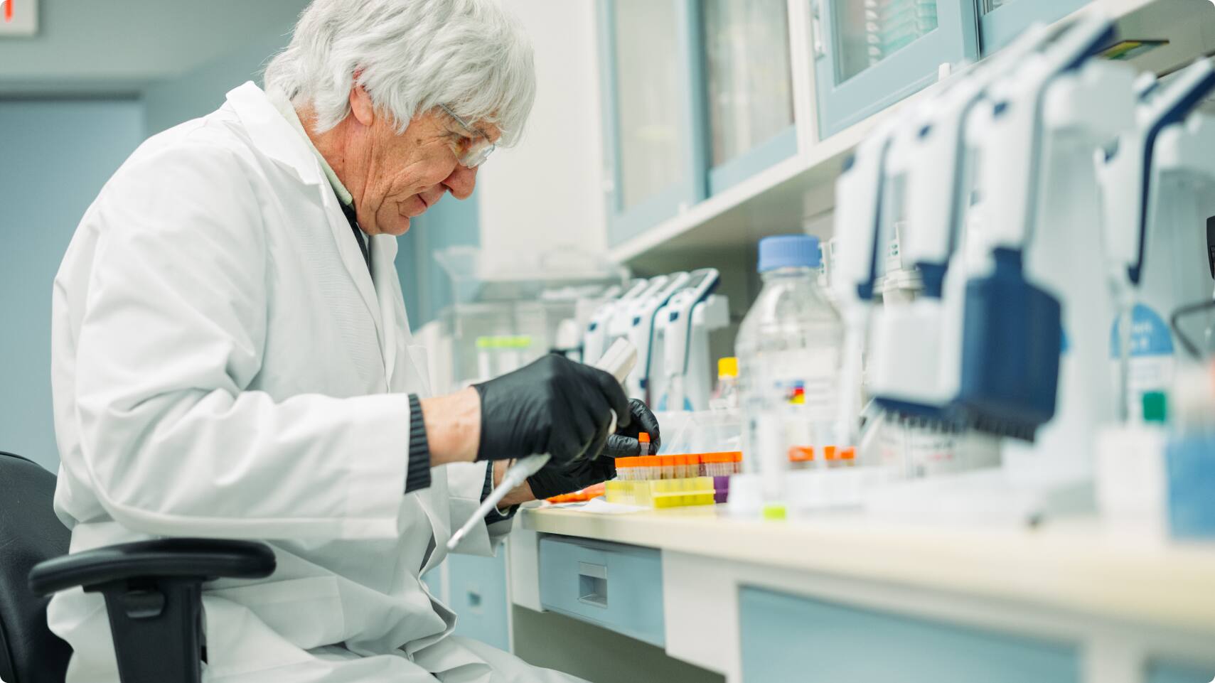 A researcher working at the Hill's Pet Global Pet Nutrition Center