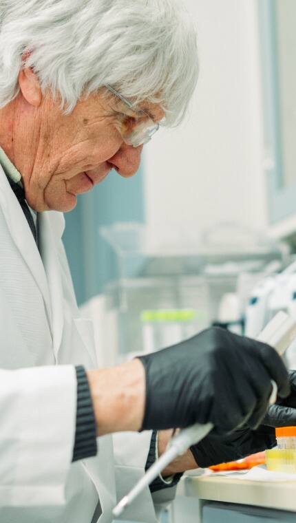 A researcher working at the Hill's Pet Global Pet Nutrition Center
